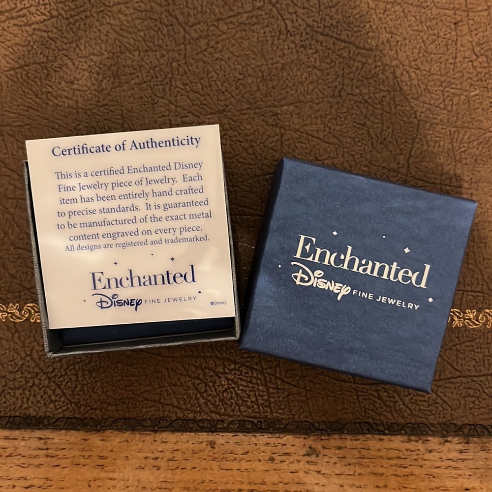 Disney Enchanted Fine Jewelry Maleficent necklace - Picture 3 of 3